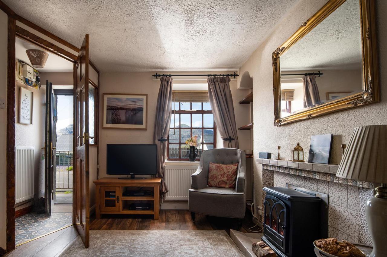 Homely Cottage With Garden And Mountain-View Blaenau Ffestiniog ภายนอก รูปภาพ
