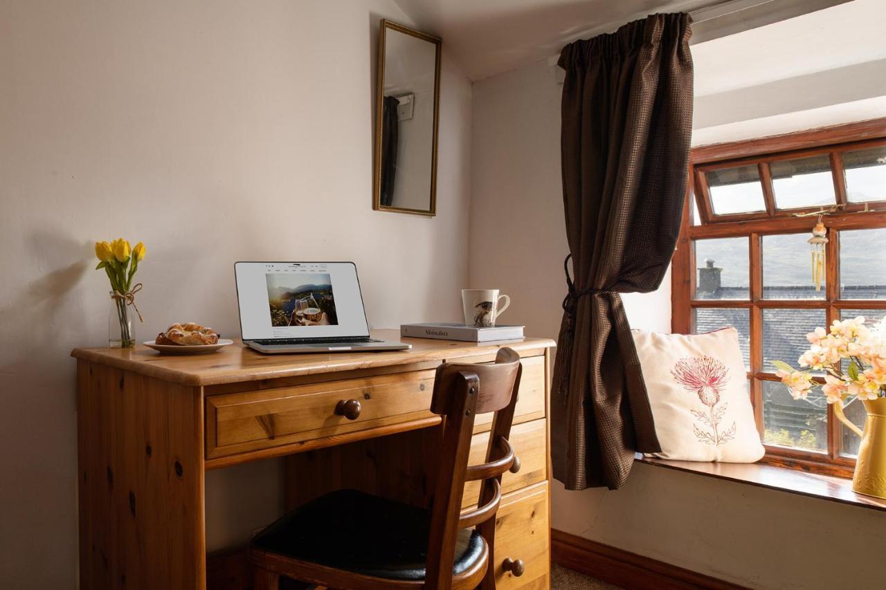Homely Cottage With Garden And Mountain-View Blaenau Ffestiniog ภายนอก รูปภาพ